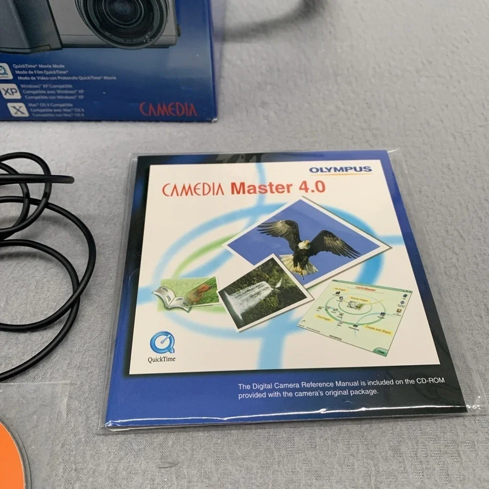 Olympus Camedia C-4000 4MP Digital Camera w/3x Optical Zoom Lots of Extras